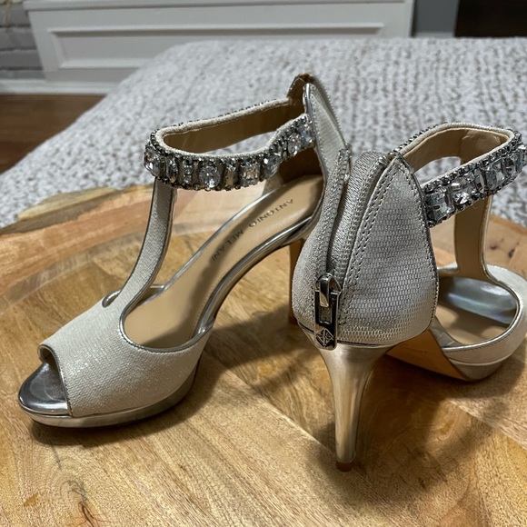 Antonio Melani Silver high heels with jewel embellishments - Picture 5 of 16